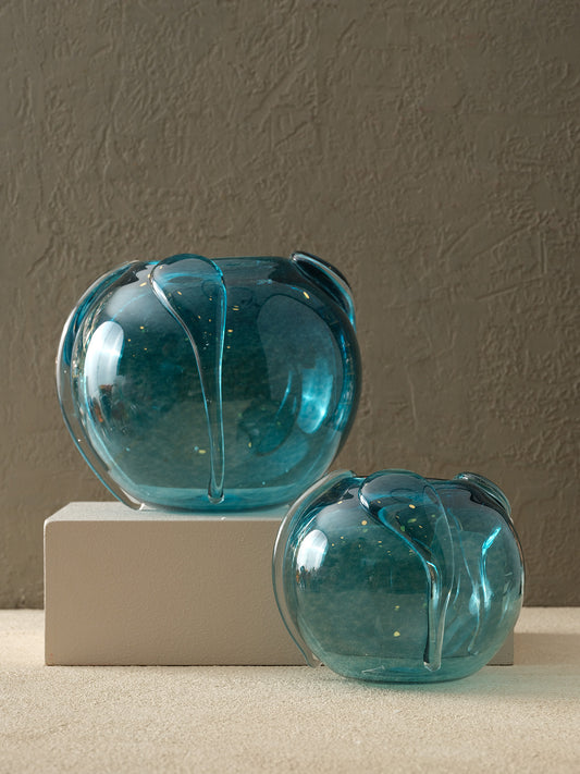 Deux vases ronds et bleu clair