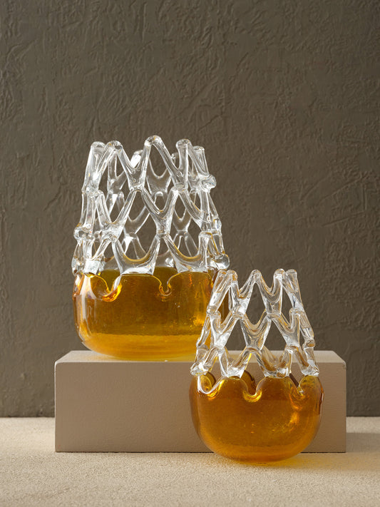 Vases en verre ambre